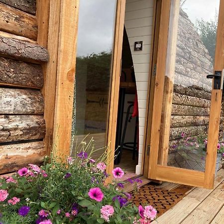 Hotel Delor - Bryntalch Glamping Pods Montgomery Esterno foto