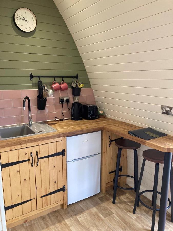 Hotel Delor - Bryntalch Glamping Pods Montgomery Esterno foto